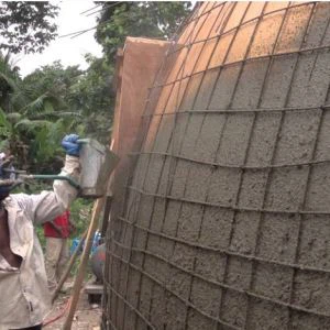 吹付けコンクリート適用材料のひび割れ問題とその解決方法は何ですか?